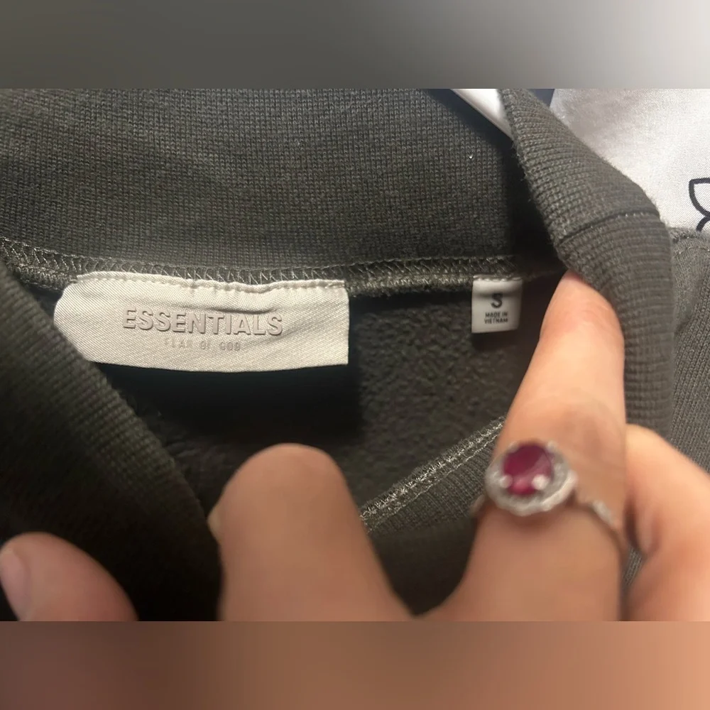 ESSENTIAL PULL OVER - Picture 3 of 3